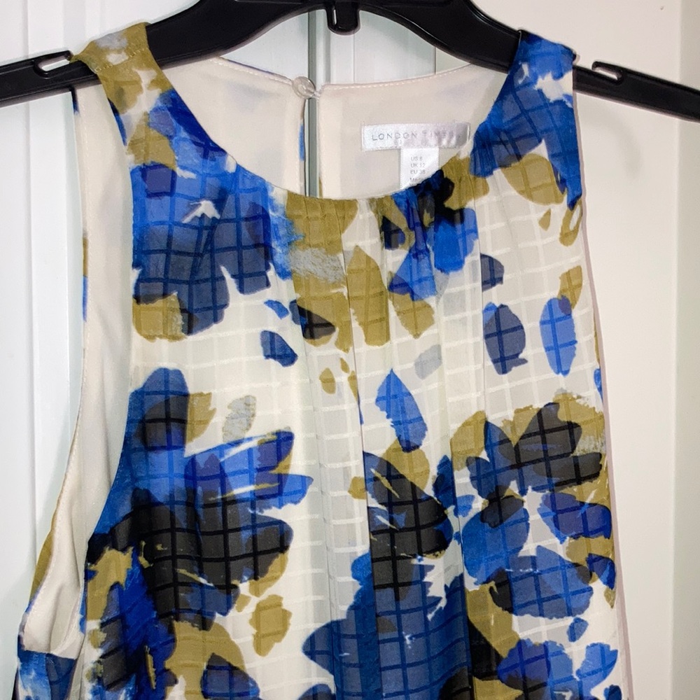 I’m sailing a dress. It has been worn. It was washed with downy and Tied/Oxi